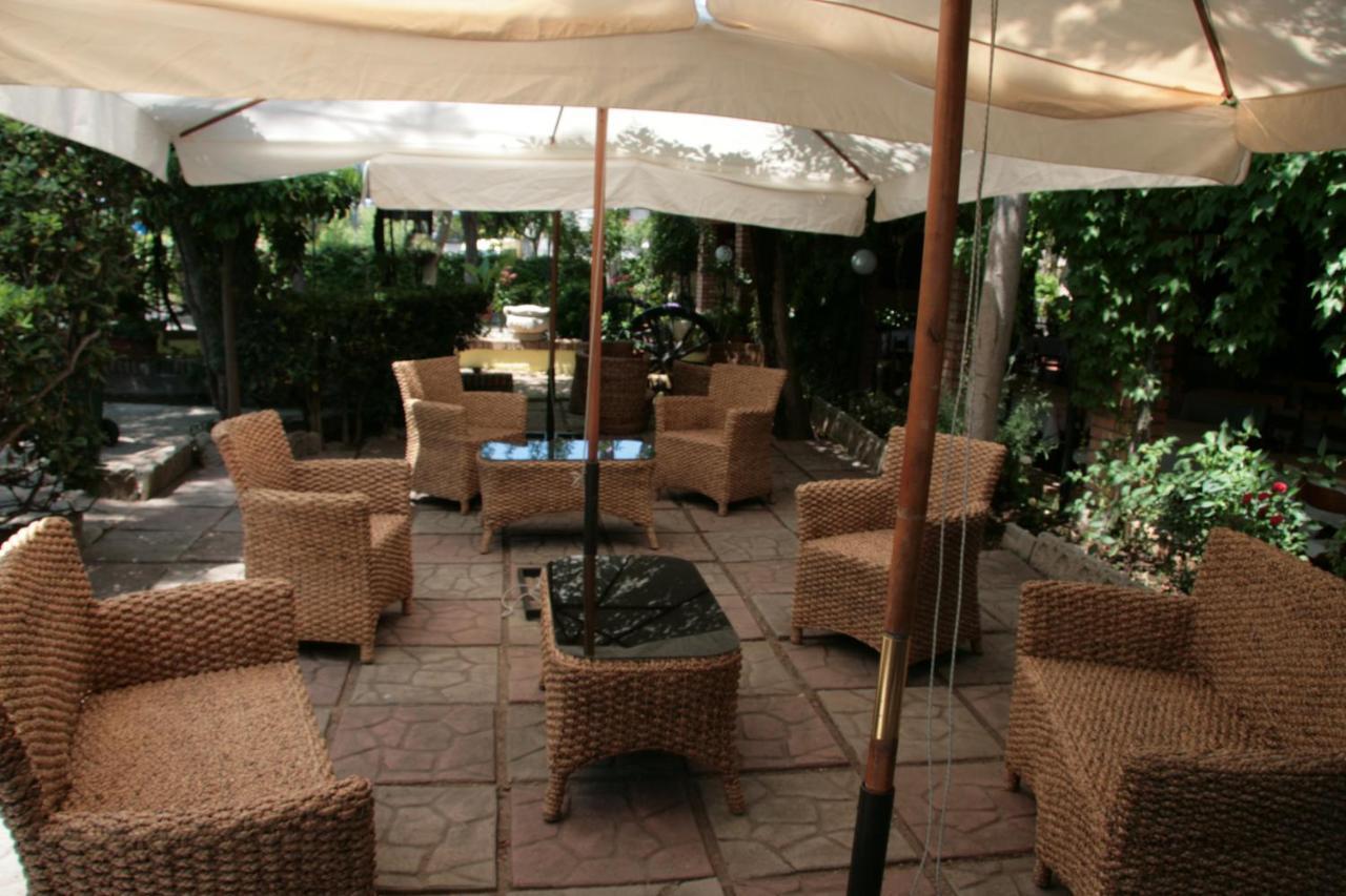 Hotel Ristorante Solari Briatico Eksteriør billede